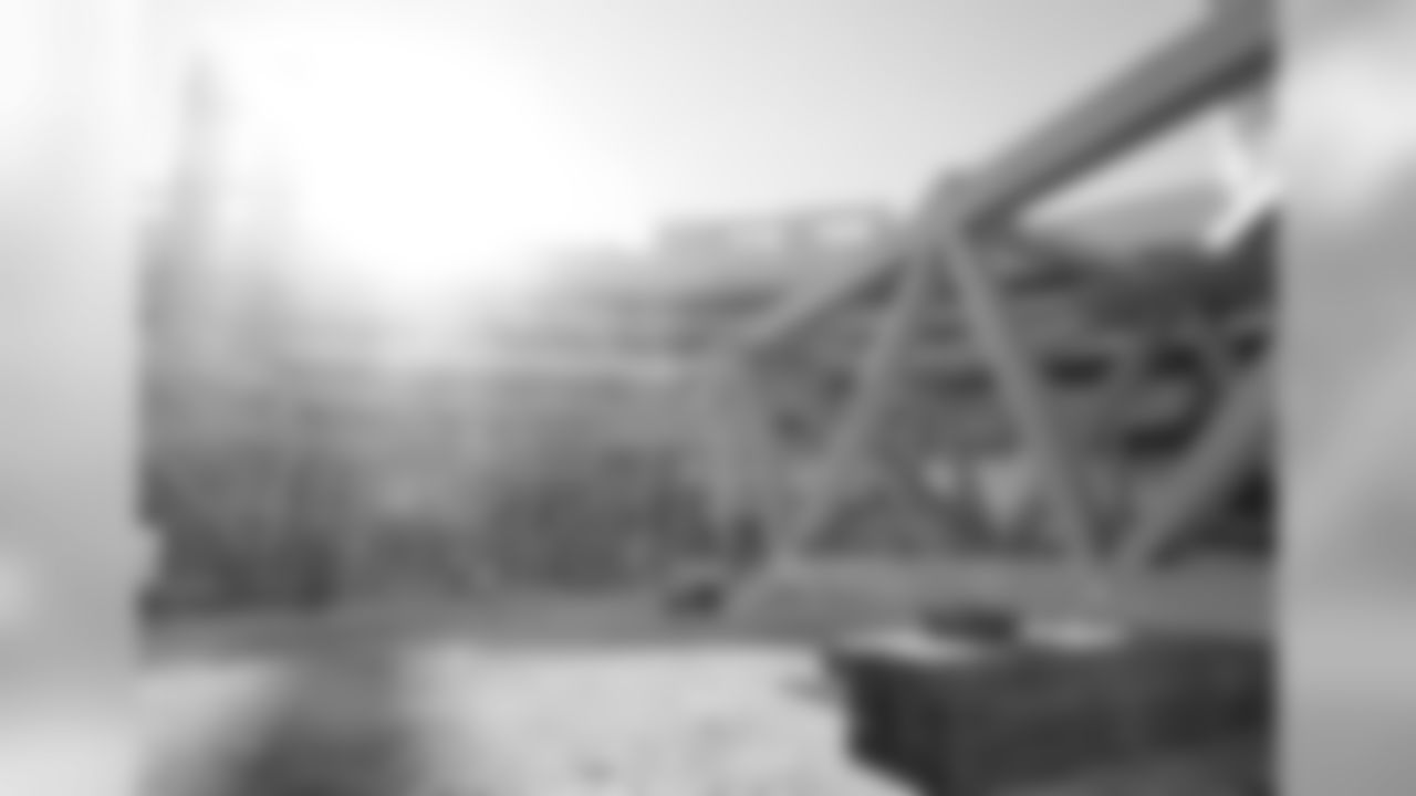 February 2016 – Steel continues to be prepared for installation and set at the stadium site. This includes the assembly of the roof steel trusses, exterior façade steel and interior metal wall framing of the building.