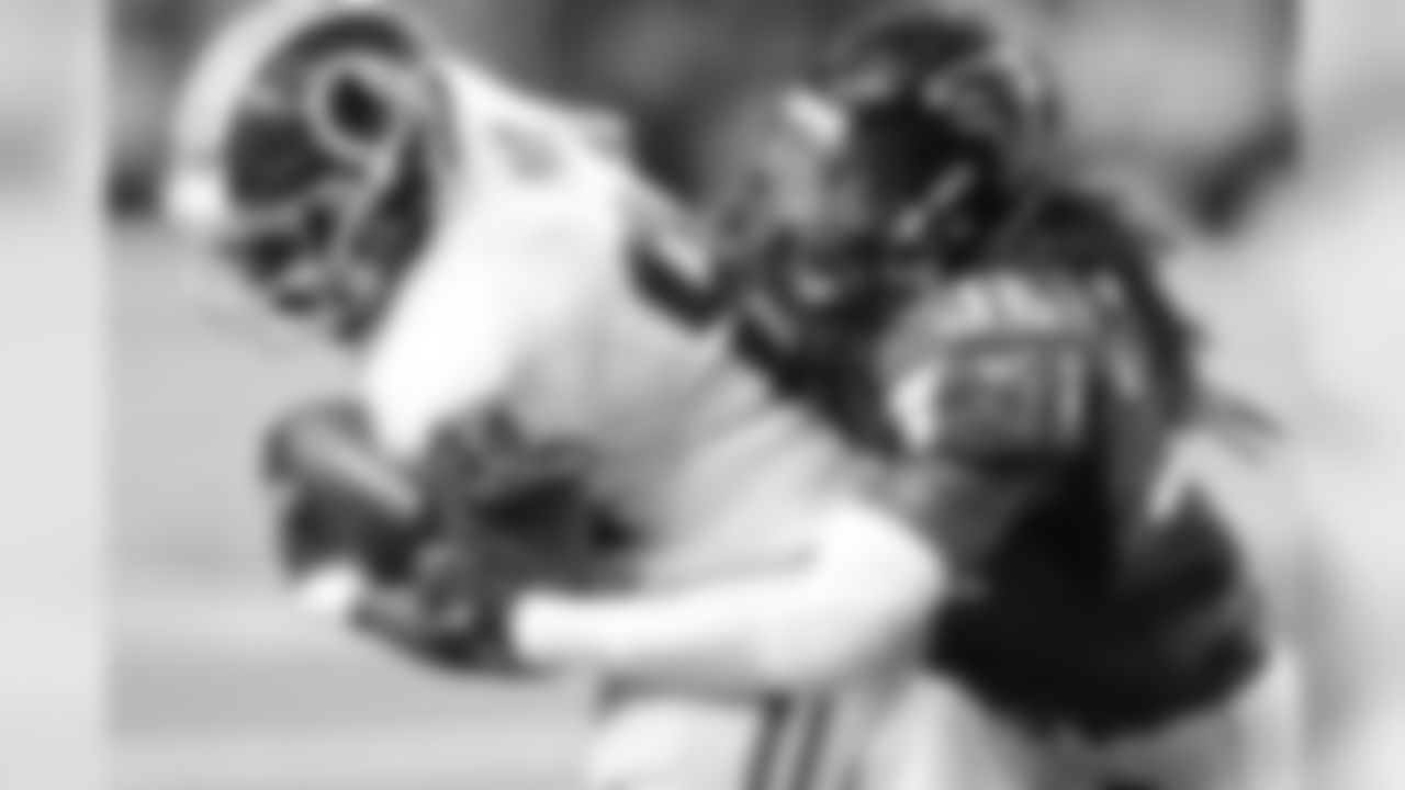 S Kemal Ishmael takes down Redskins TE Niles Paul