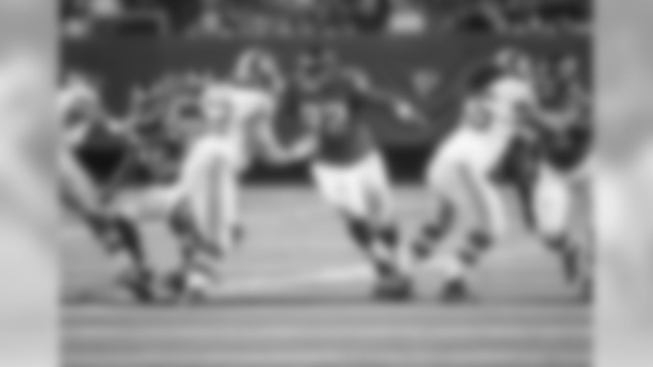 DT Joey Mbu works to get past Redskins lineman Austin Reiter