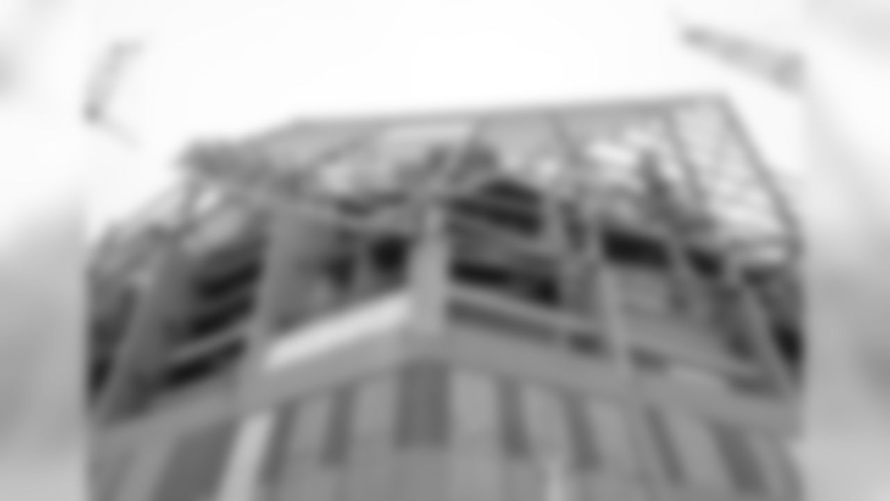 February 2016 – Steel continues to be prepared for installation and set at the stadium site. This includes the assembly of the roof steel trusses, exterior façade steel and interior metal wall framing of the building.