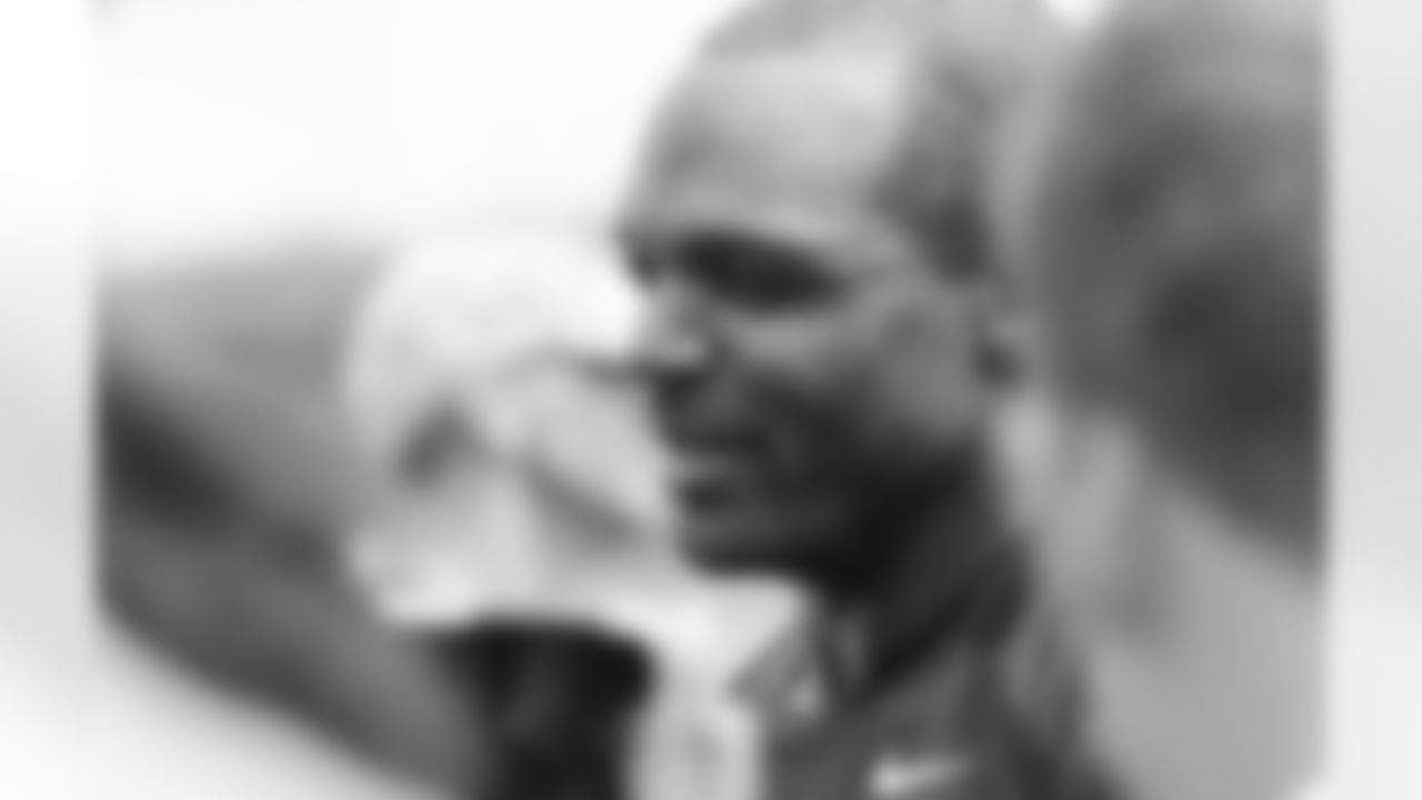DE Dwight Freeney