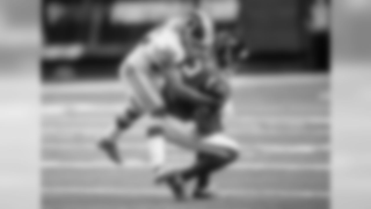 WR Mohamed Sanu comes down with a catch in traffic