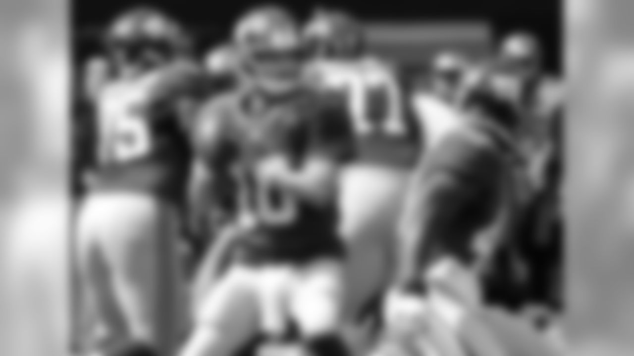 2012: In 2012, Manning passed Phil Simms and became the Giants' career leader in completions (2,612) and touchdown passes (2011). Stats: 16 GS, 321 of 536 (59.9%), 3,948 YDS, 26 TD, 15 INT