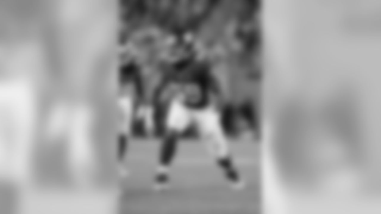 LINEBACKER DEVON KENNARD