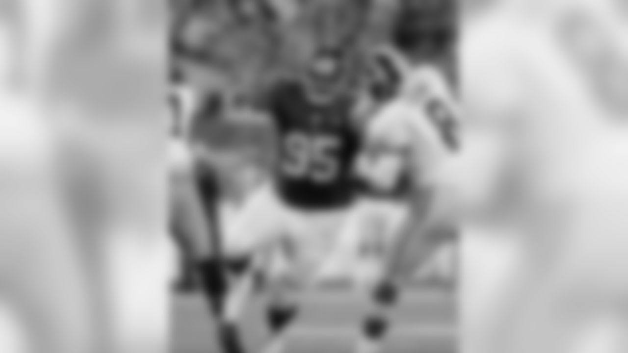 DEFENSIVE TACKLE JOHNATHAN HANKINS