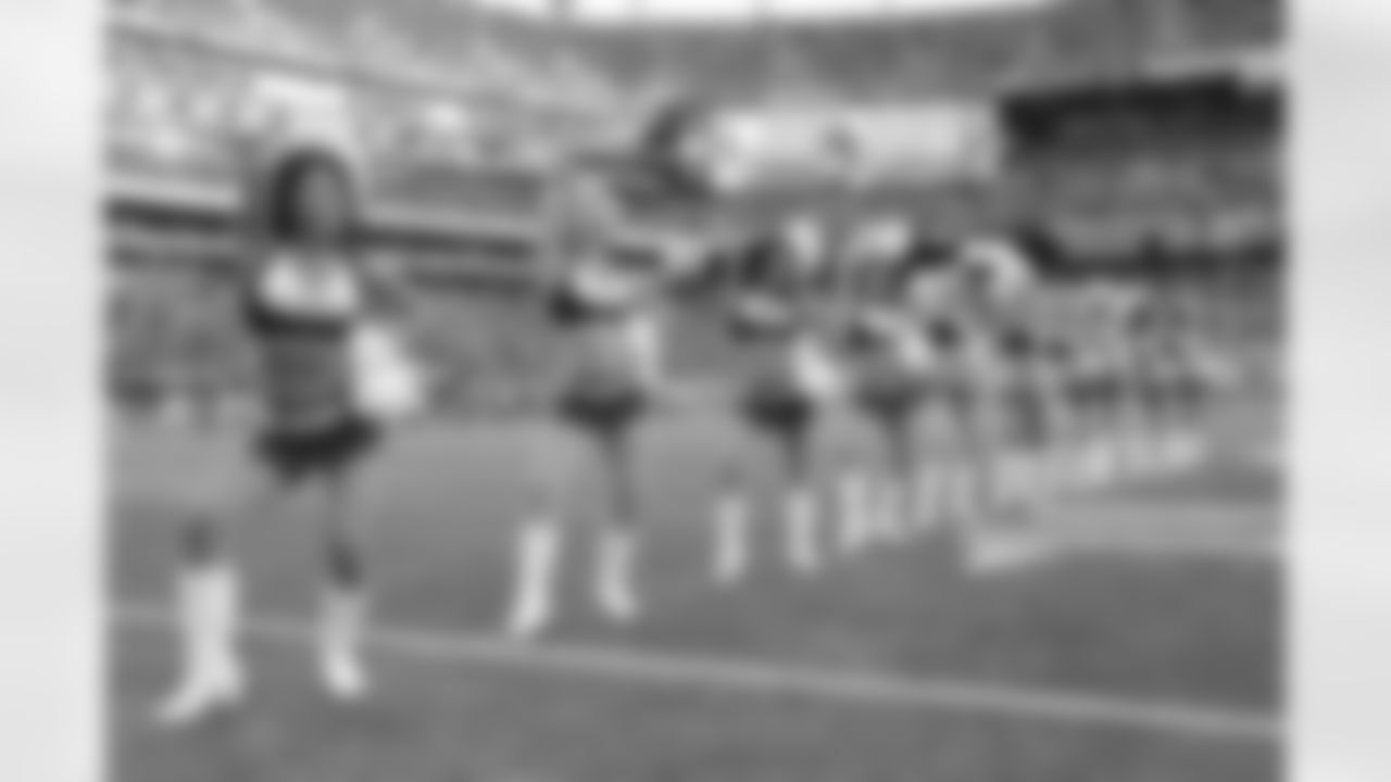 New York Jets Flight Crew: Jets vs Bills
