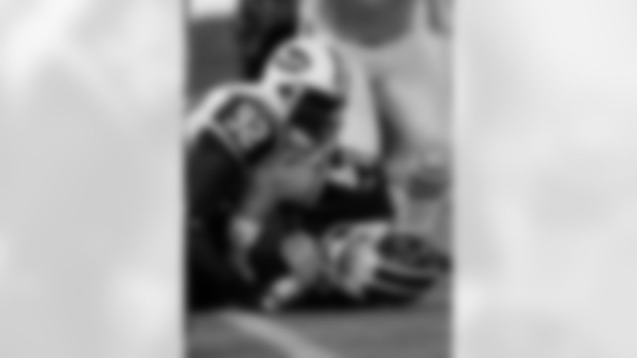 2009 Week 13 Jets at Bills Photos