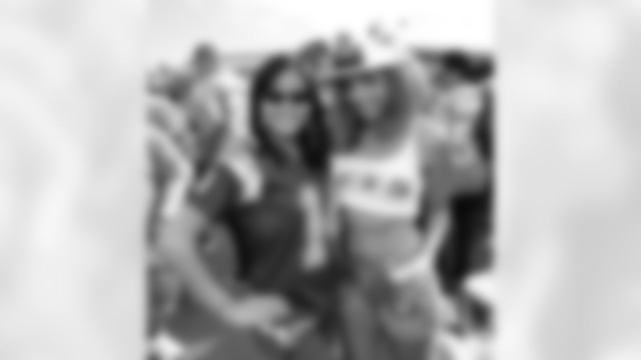 San Diego Chargers fan Nikki Le, left, and New York Jets fan Jessica Matthews, right, tailgate before the start of an NFL divisional playoff game between the two respective teams, Sunday, Jan. 17, 2010, in San Diego. (AP Photo/Denis Poroy)