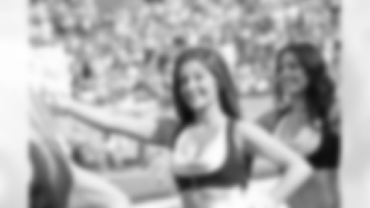 New York Jets Flight Crew: Jets vs Chargers