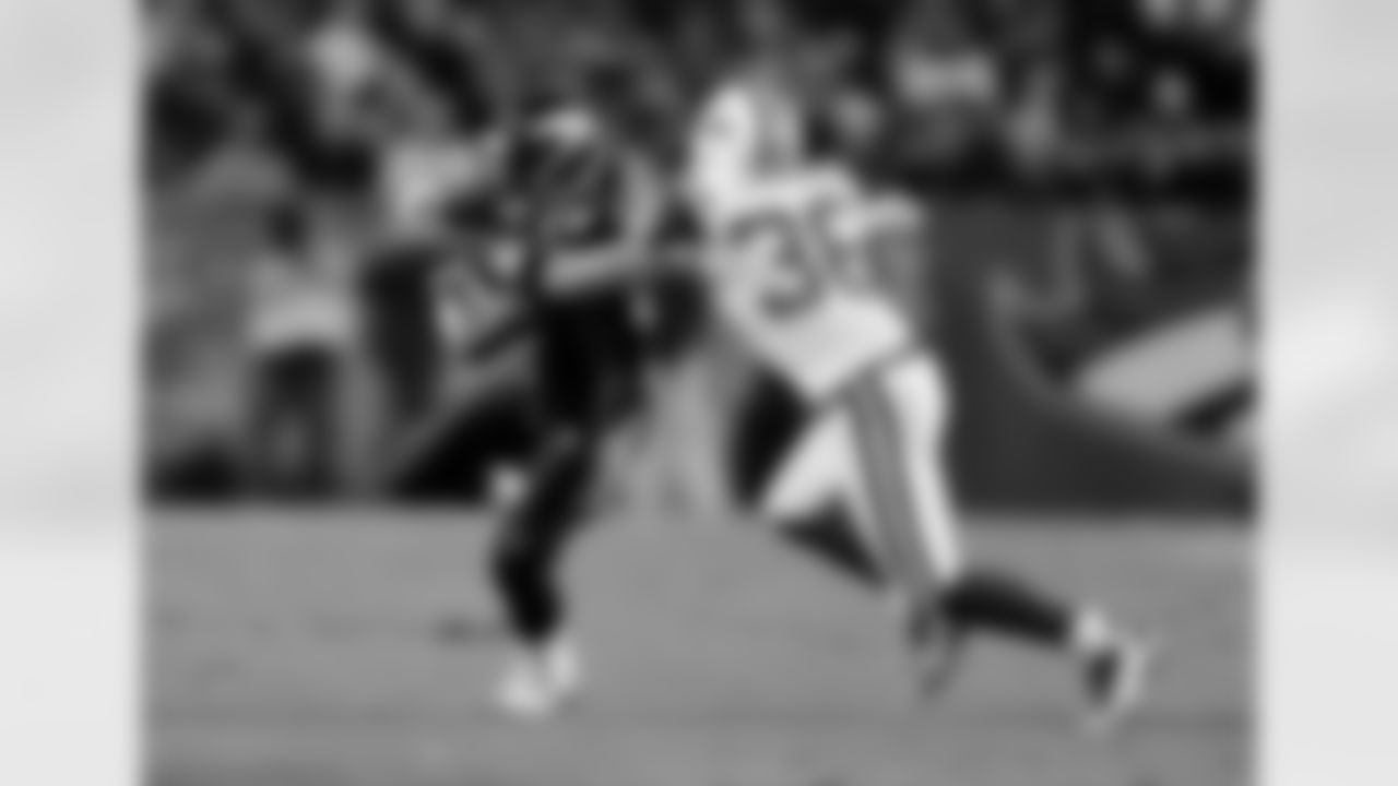 Jim Leonhard Photos