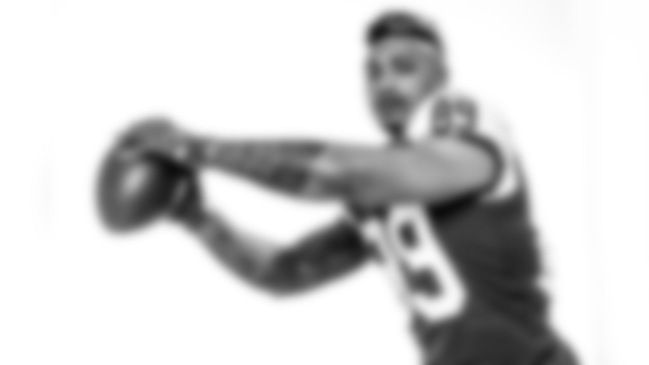 Tallied 14 receptions for 162 yards and two touchdowns in 12 games during his rookie season in 2016.