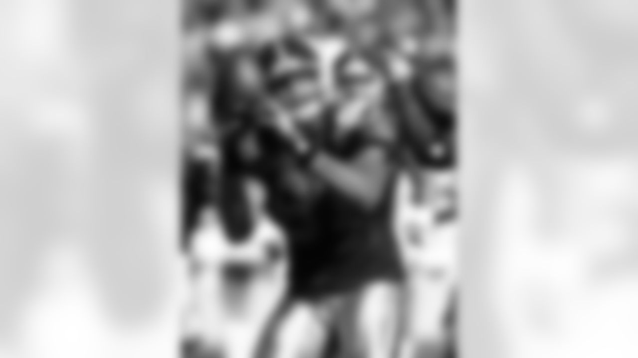 Dustin Keller Photos