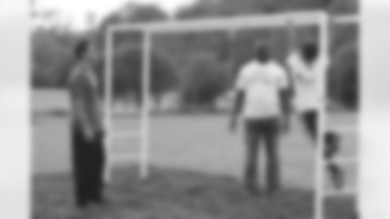 Hometown Huddle: Rookies Stand Tall for Florham Park Kids