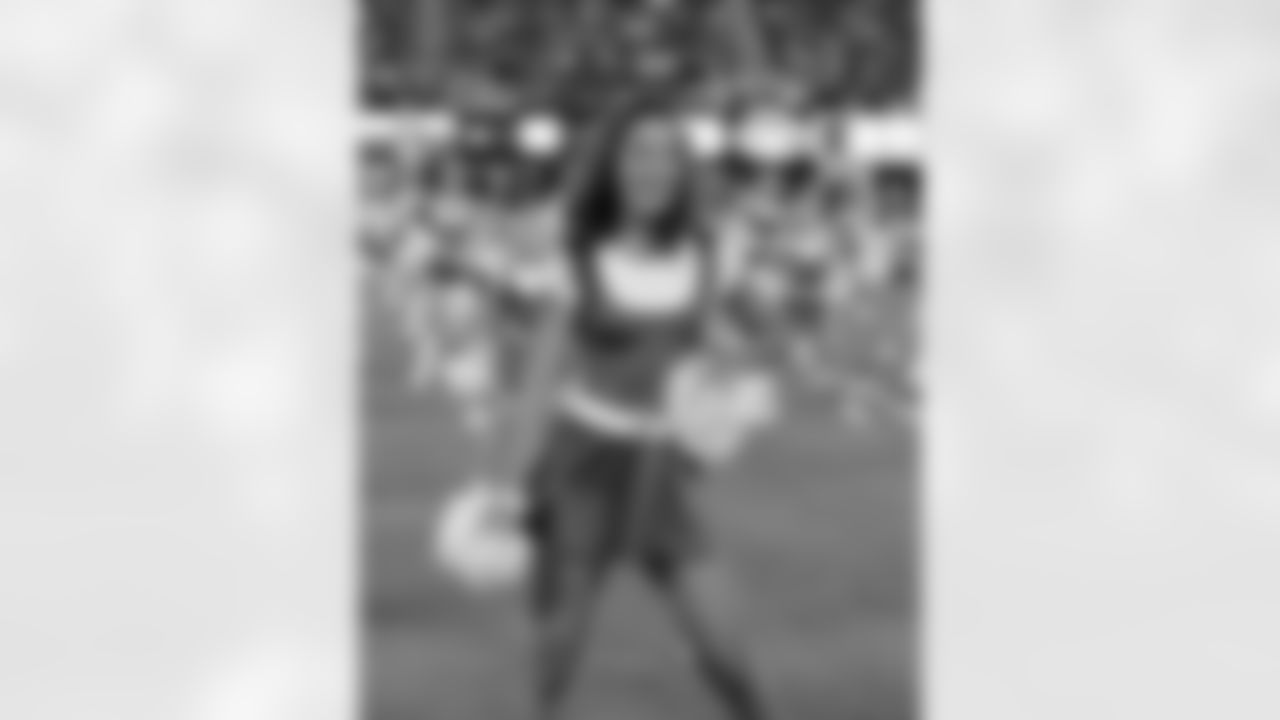 2010 Preseason Week 2 Jets vs Redskins Junior Flight Crew Photos