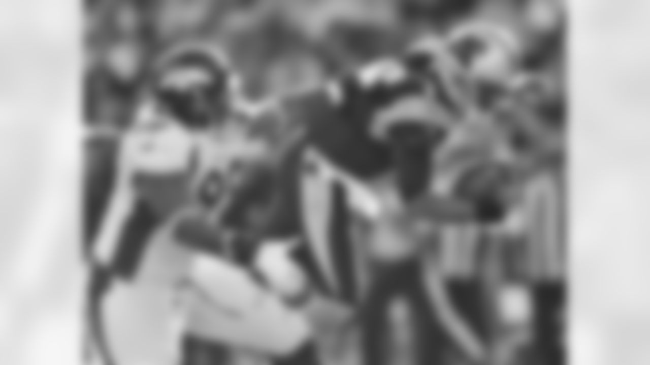 In four seasons with the Broncos (2010-2013), Vickerson recorded 108 tackles, 5 sacks, 3 pass defenses and 1 INT.