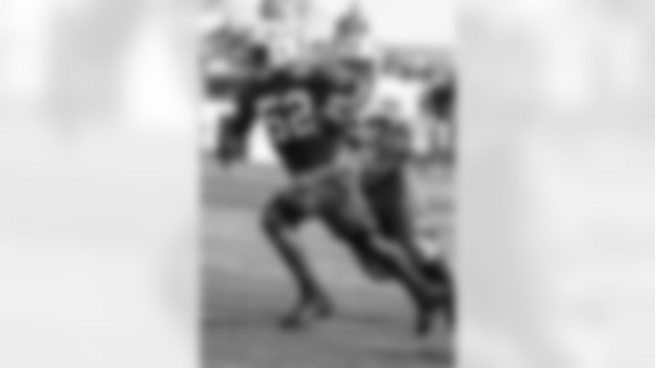 The reliable LB David Harris hasn't lost a step and continued to be an anchor of the defense. During team drill, Harris, who is not known for his coverage skills, tipped a pass from QB Geno Smith, and pulled it down for the interception.