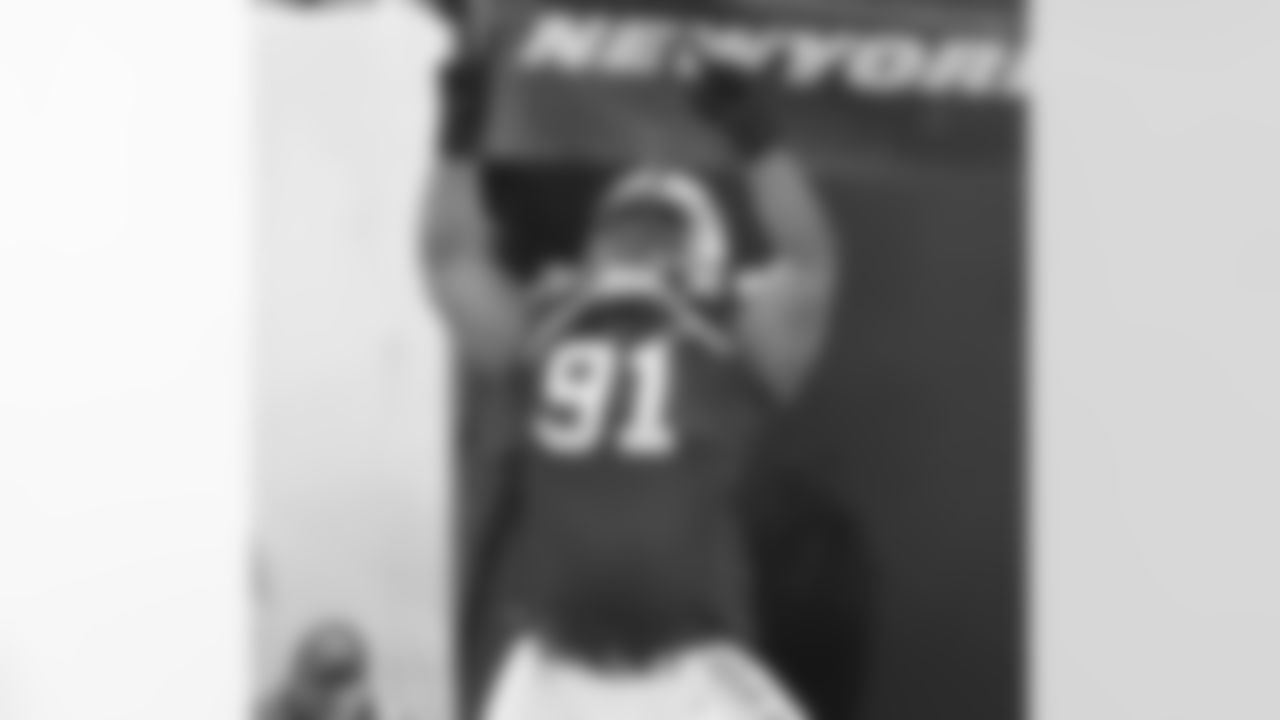 Sione Pouha Photos