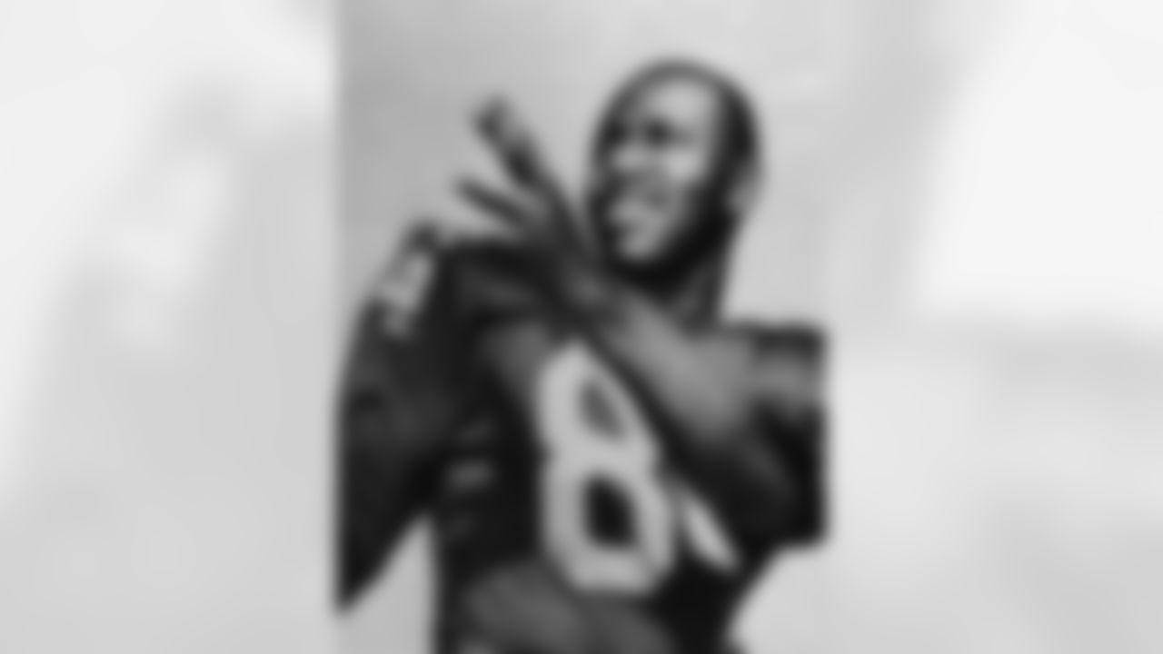 WR Art Powell awaiting a pass