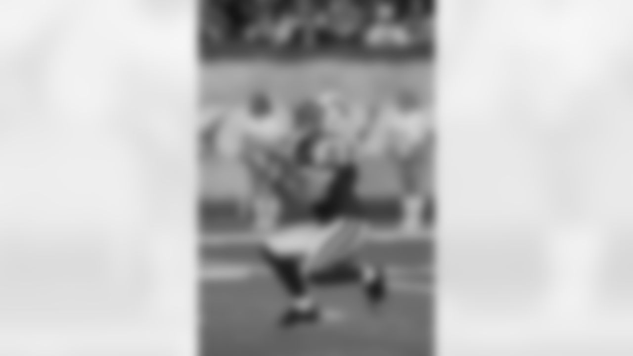 Jim Leonhard Photos