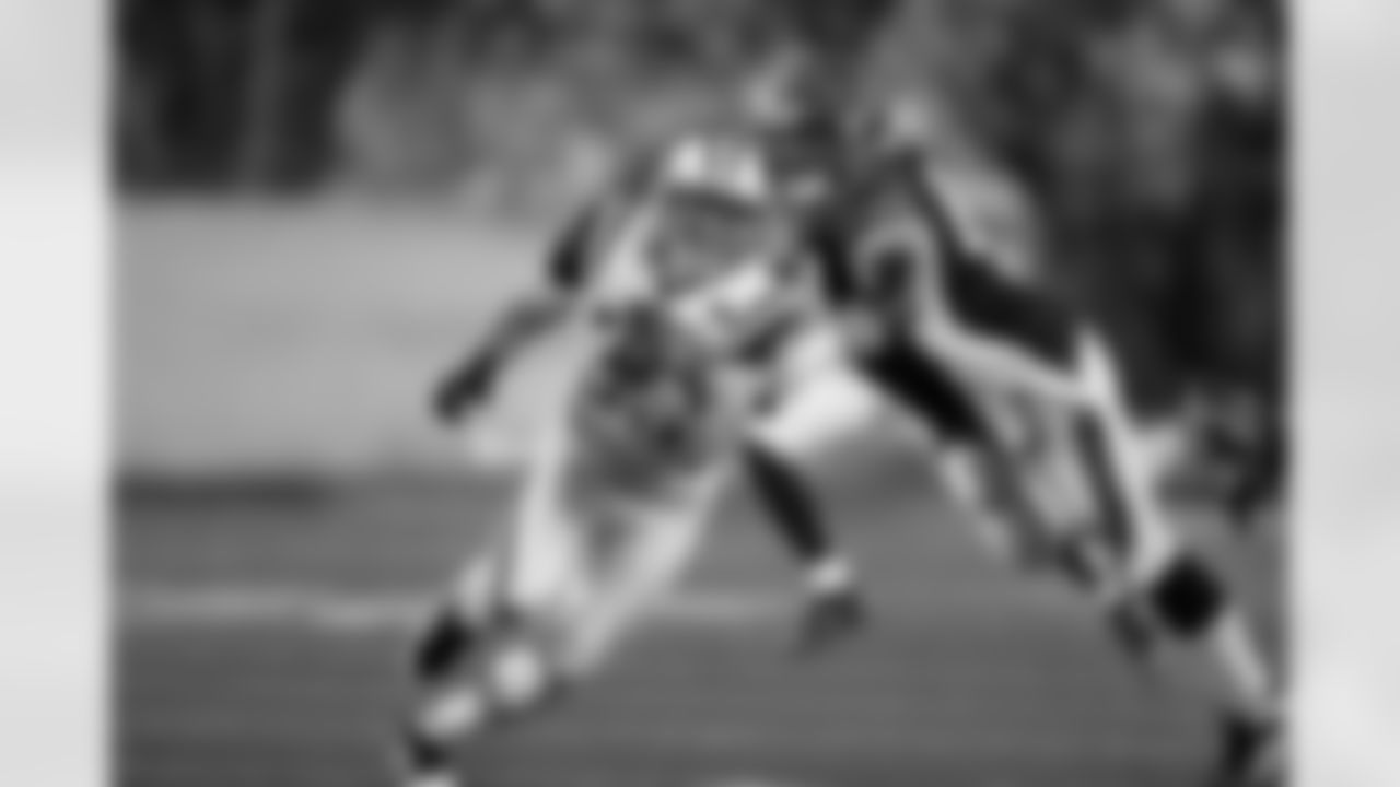Jim Leonhard Photos