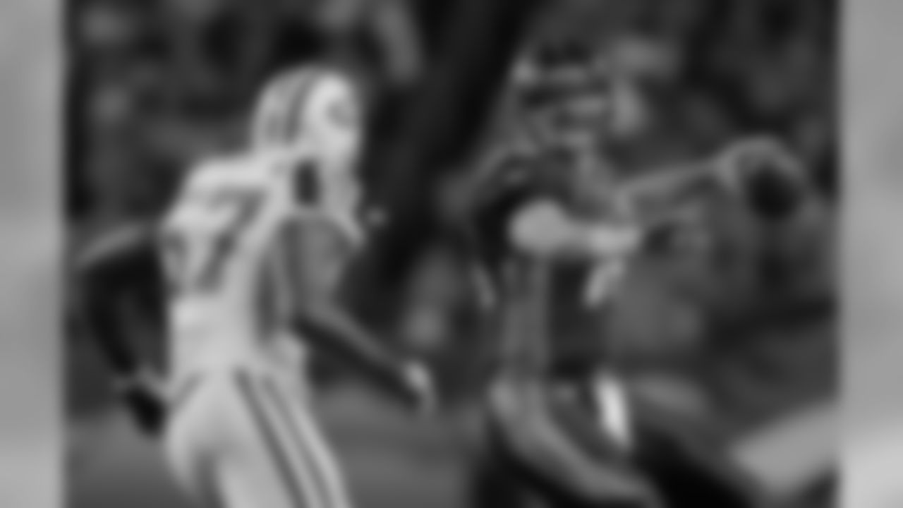 Bart Scott Photos