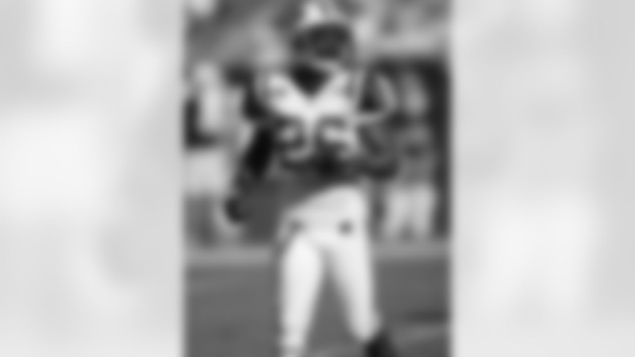 Lito Sheppard Photos