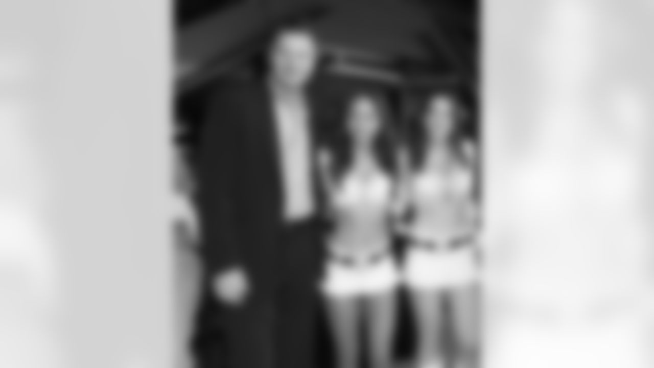 Action star Liam Neeson poses with New York Jets Flight Crew on The Green Room patio