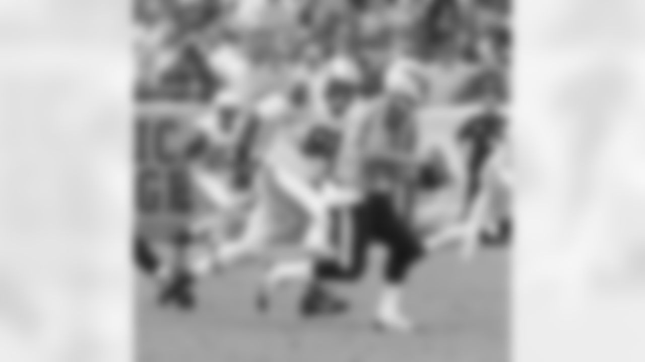 QB Jake Locker was injured during the Jets-Titans matchup last season, but he should have plenty of chances to try eluding Defensive Rookie of the Year Sheldon Richardson during the 2014 rematch.