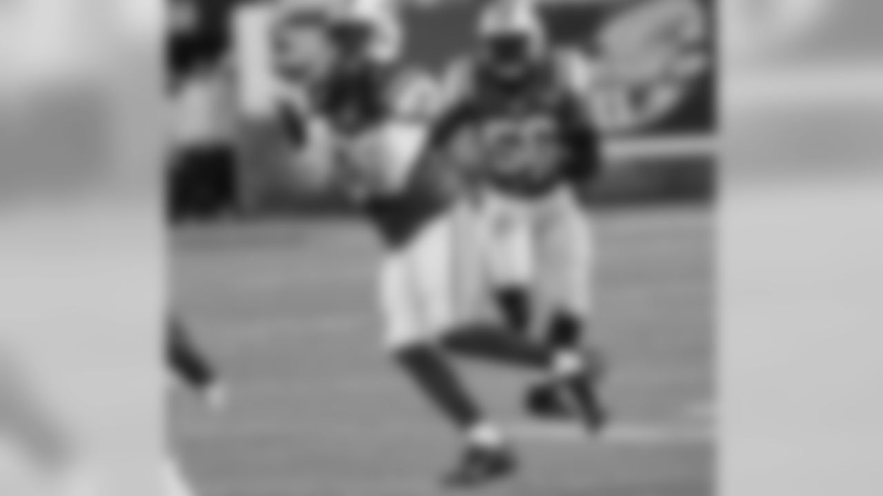 Walls recorded his second career INT against the Dolphins. The pick was also his first as a Jet. Walls figures to draw the assignment of covering WR Greg Jennings, who had 5 catches for 45 yards and one TD last week against the Panthers.