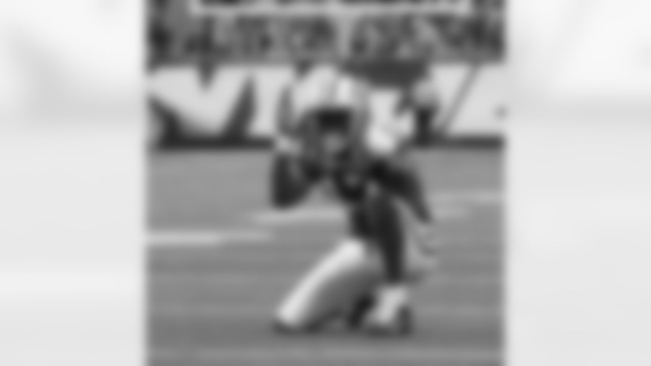 2011 Regular Season Week 12 Jets vs Bills Game Photos