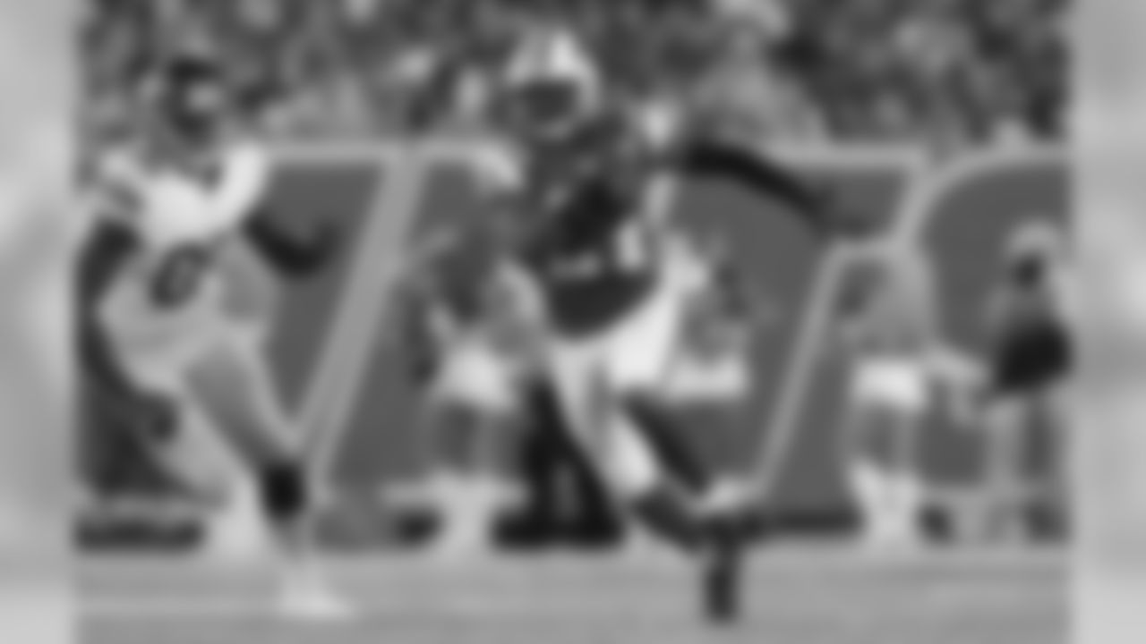 CB Darrelle Revis