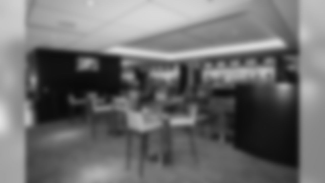Dining Areas in the Mezzanine Level Touchdown & Lexus Clubs