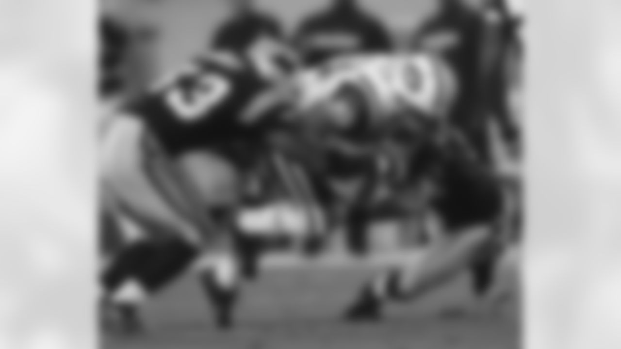 TE Doug Jolley fights for extra yardage on one of his two receptions in our 2005 Week 10 defeat in Charlotte, NC.