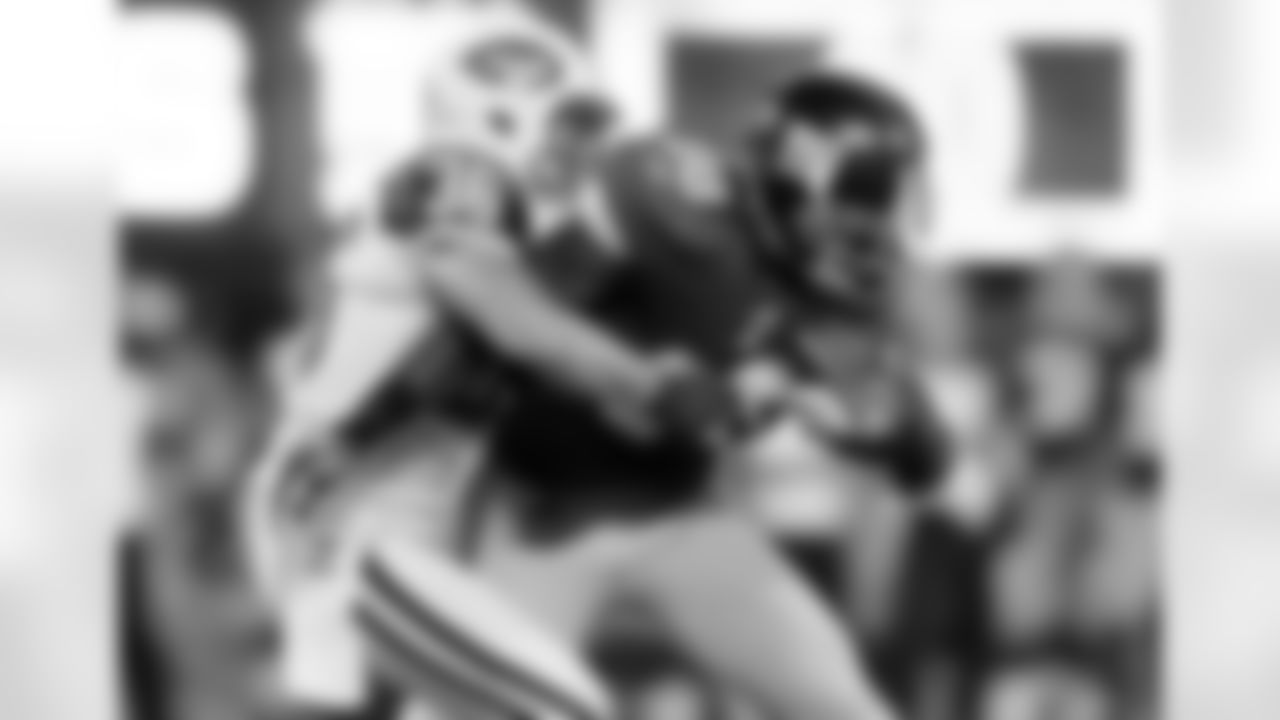 Jim Leonhard Photos