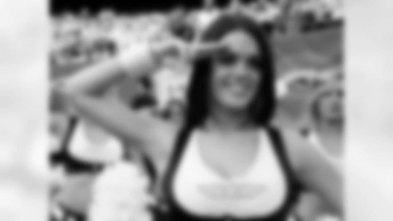 Linda 2009 Flight Crew Member Photos