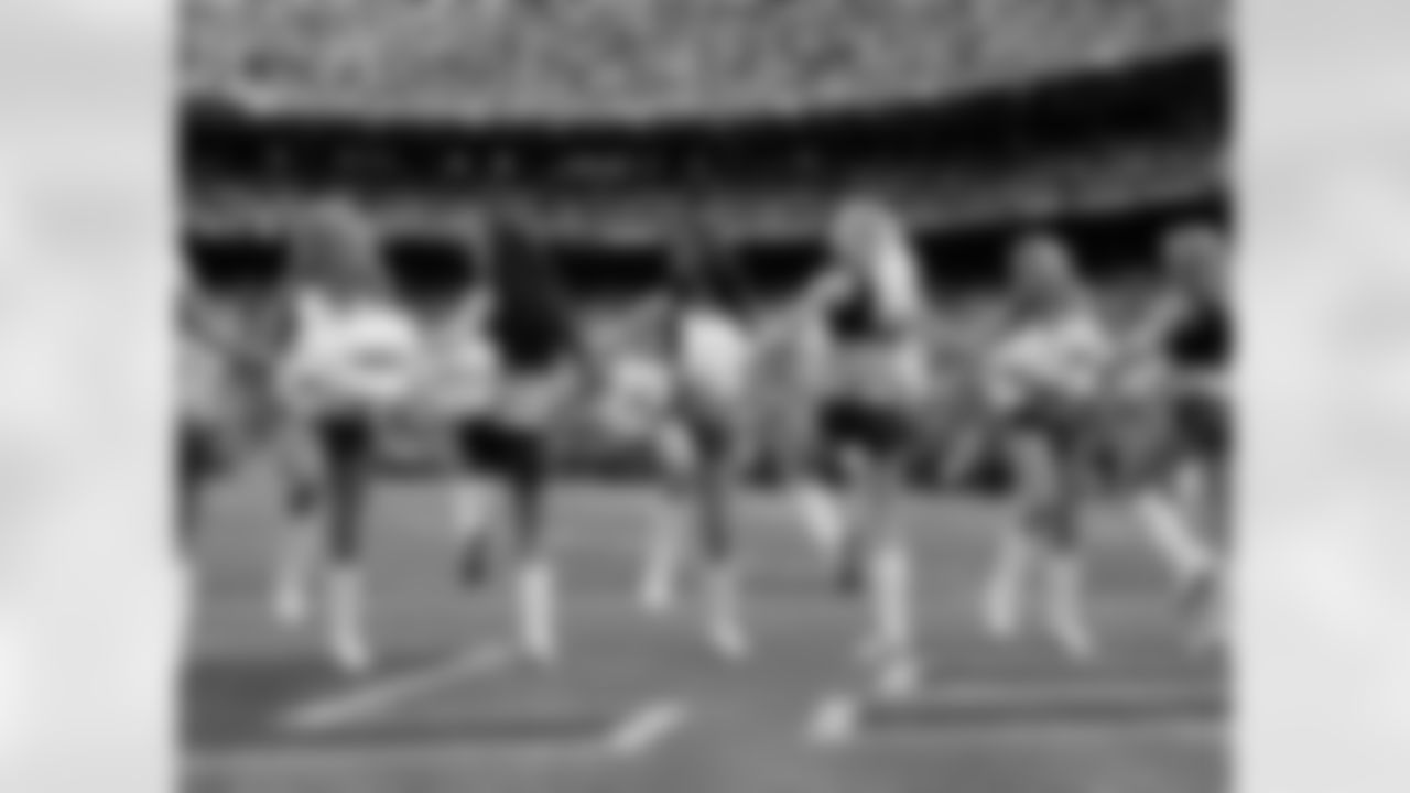 2009 Week 10 Jets vs Jackson Flight Crew Photos