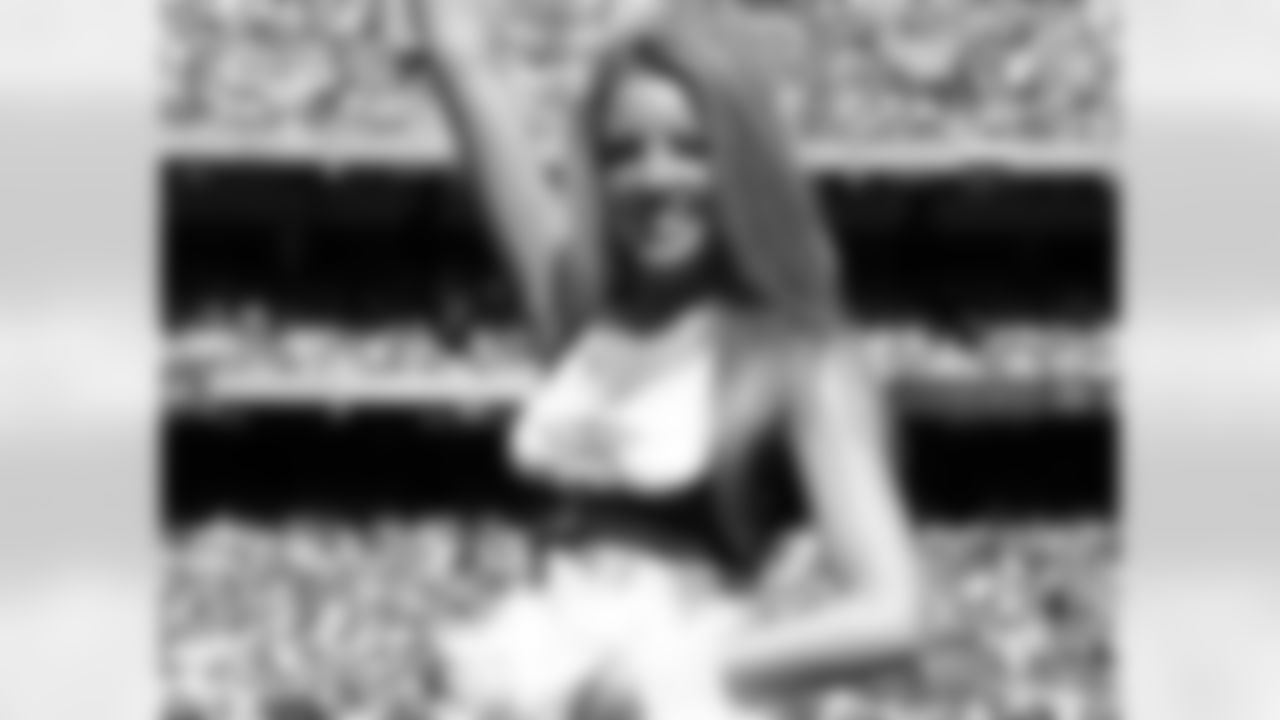 Laura V. 2009 Flight Crew Member Photos