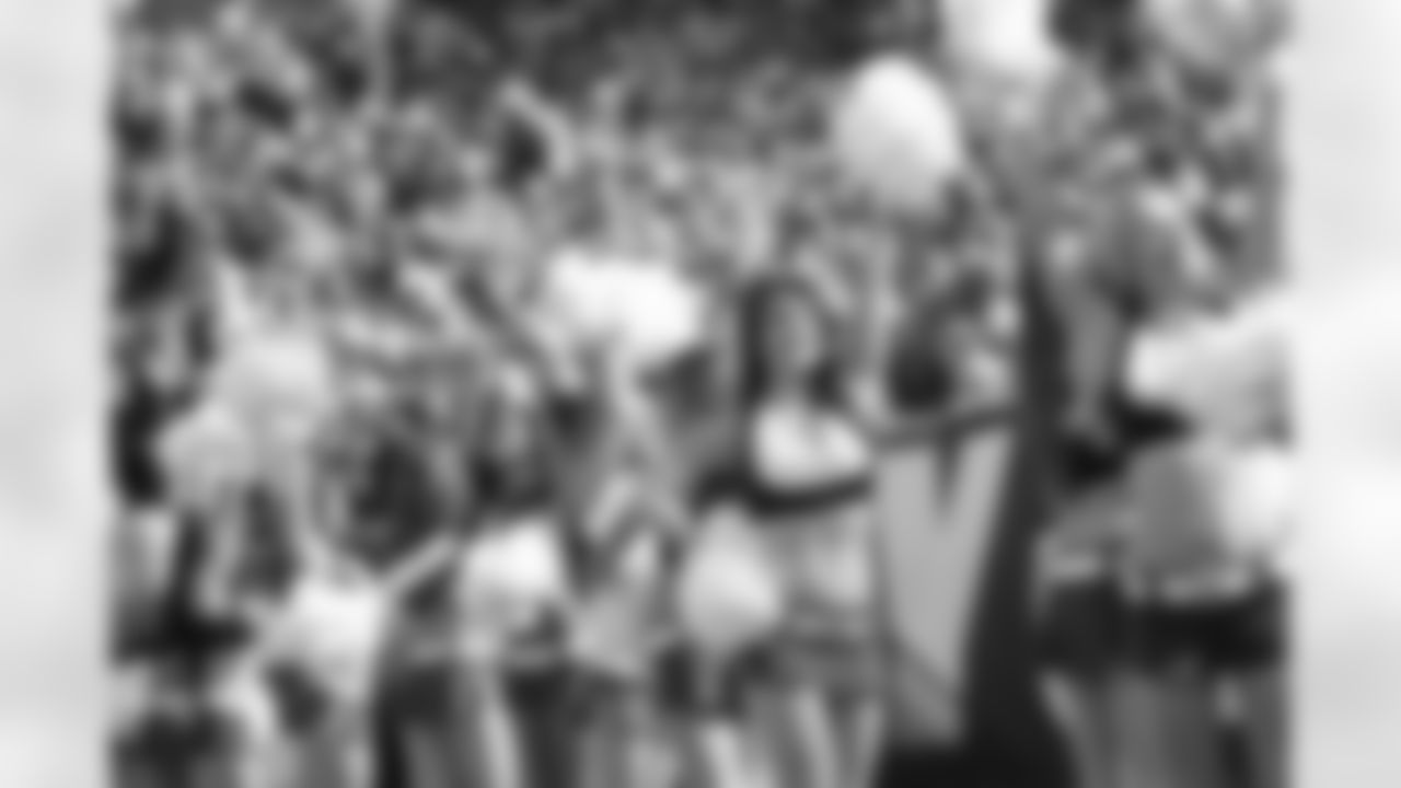 New York Jets Flight Crew: Jets vs Chargers
