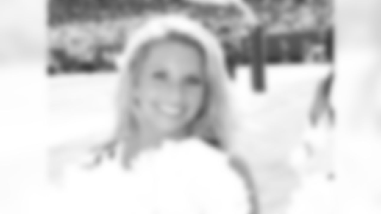 Jennifer 2009 Flight Crew Member Photos