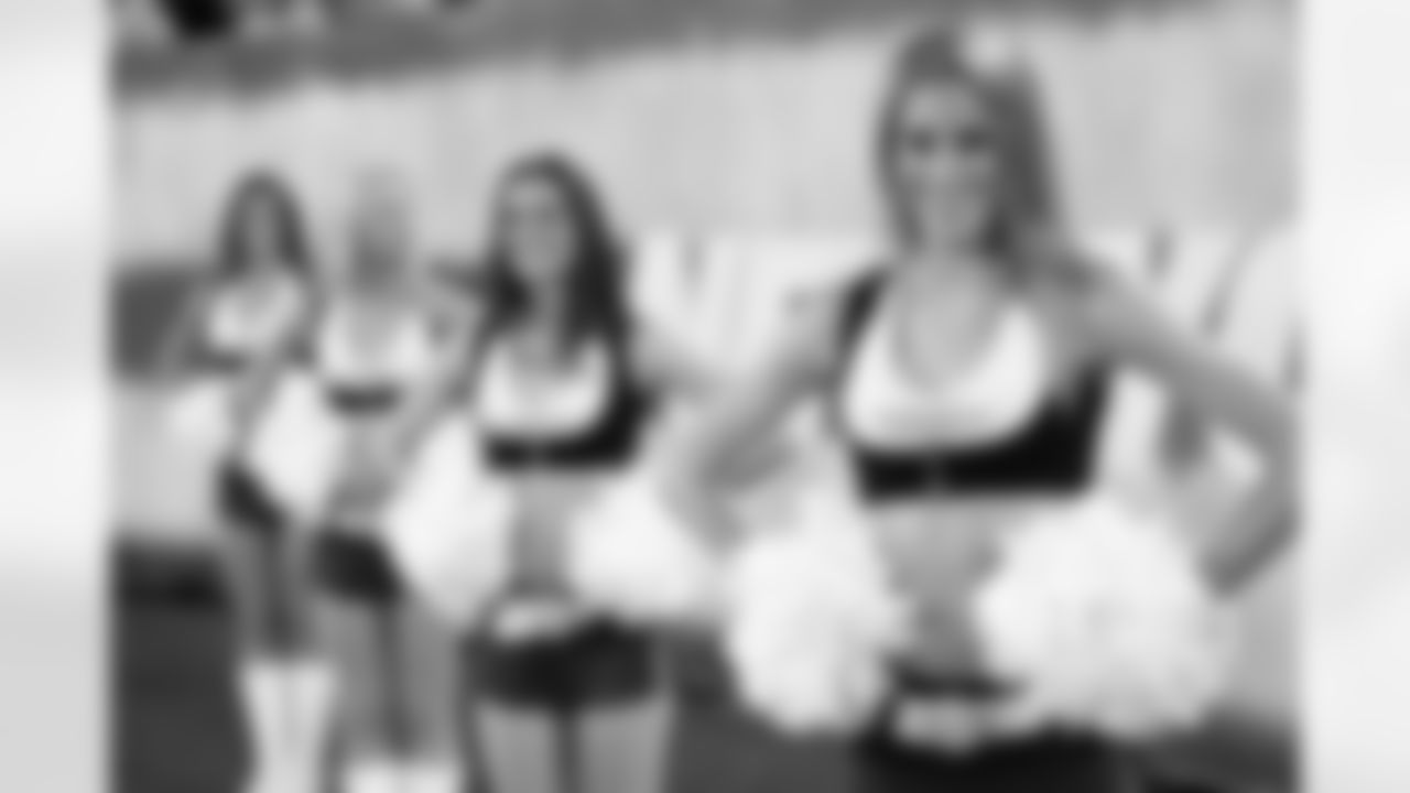 2011 Preseason Week 4 Jets vs Eagles Junior Flight Crew Photos