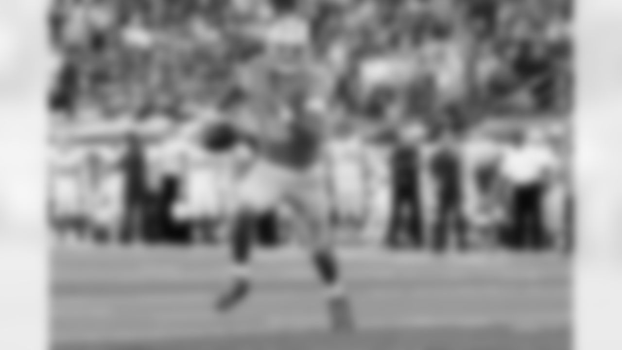ESPN's long-time draft guru Mel Kiper Jr. predicts the Heisman winner from Oregon becomes a Jet.