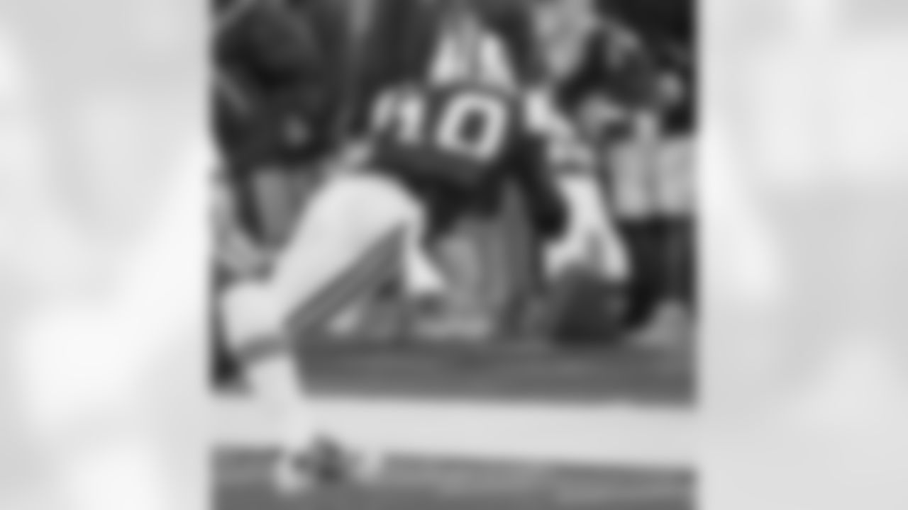 2010 Week 14 Jets vs Dolphins Game Photos