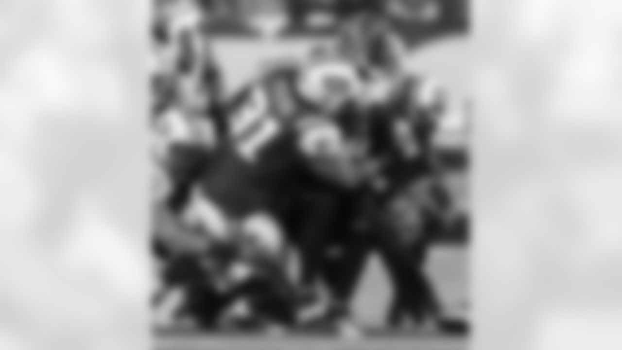 Sione Pouha Photos