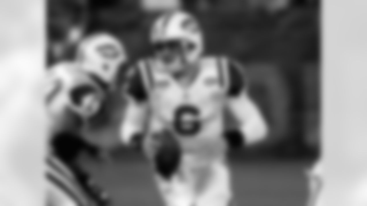 2009 Week 13 Jets at Bills Photos