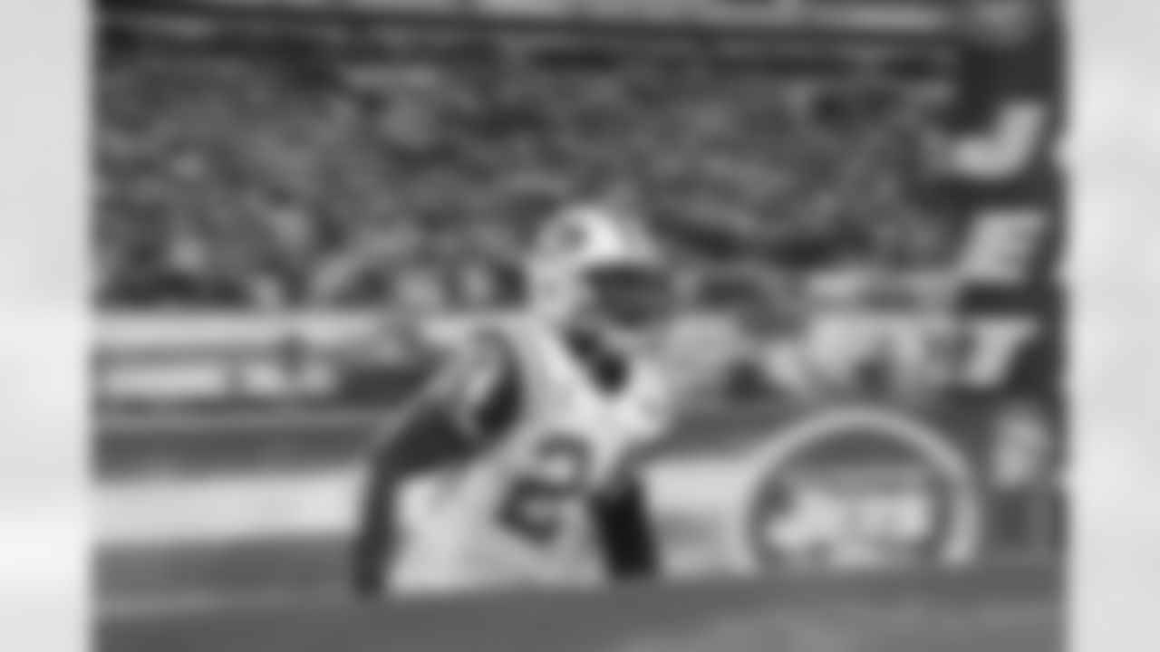Darrelle Revis Photos