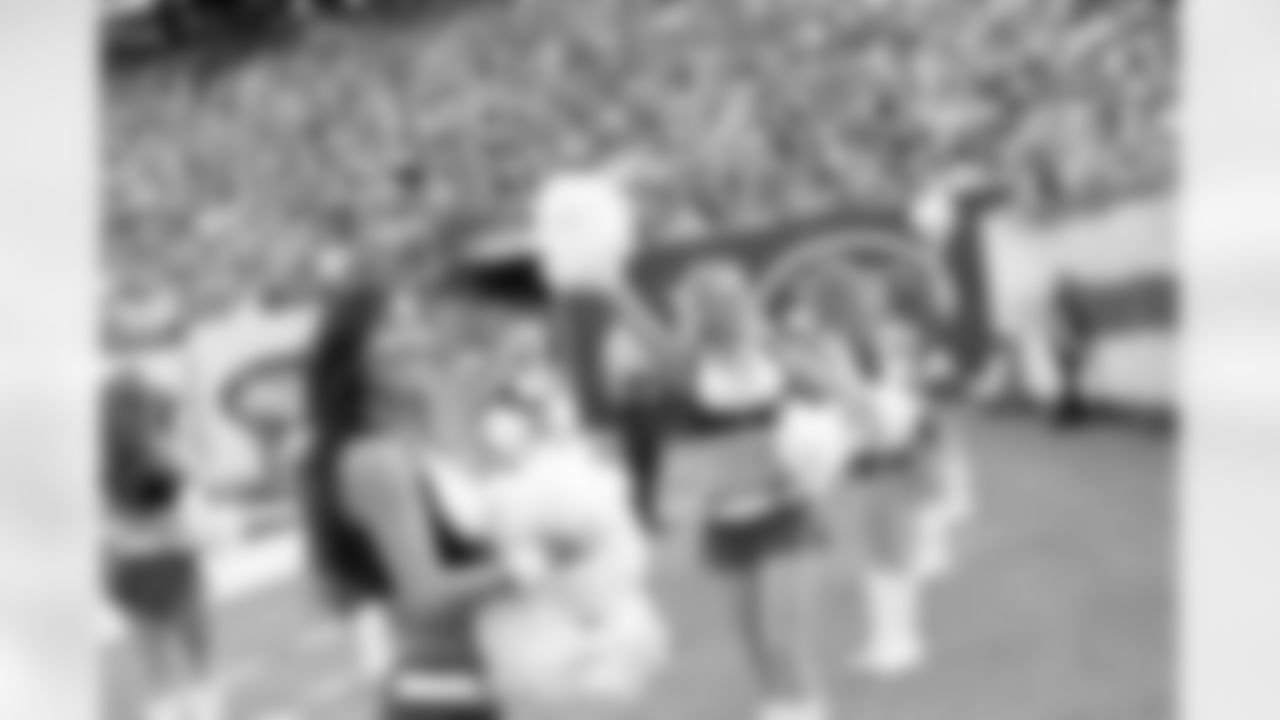 New York Jets Flight Crew: Jets vs Chargers