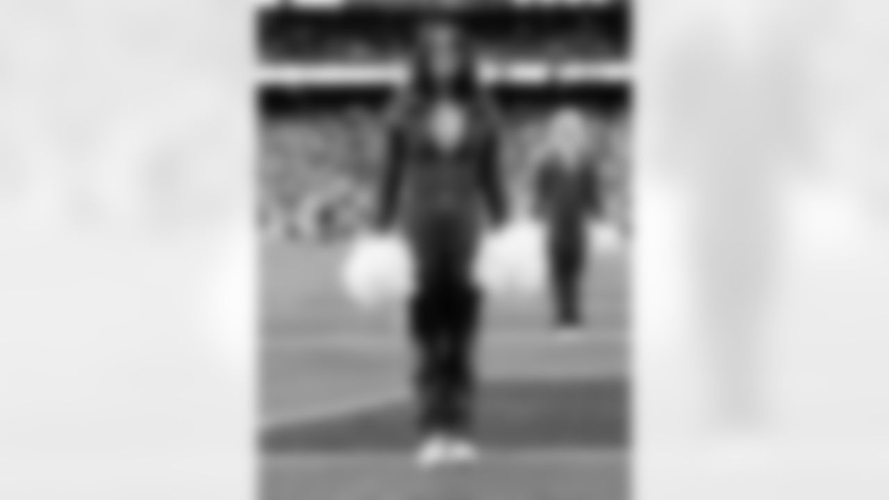Linda 2009 Flight Crew Member Photos