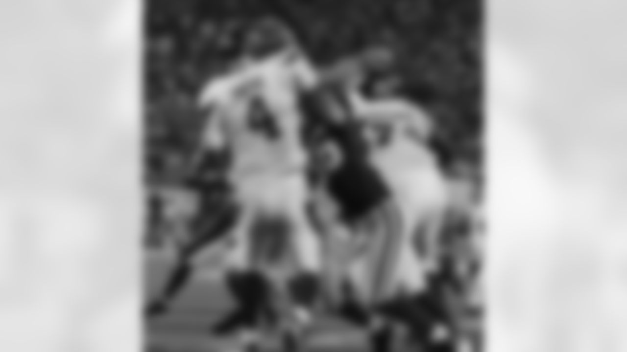 Jim Leonhard Photos