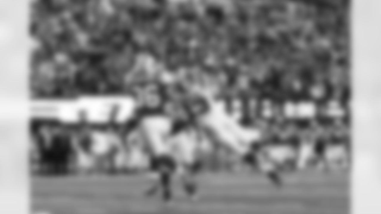 Jim Leonhard Photos