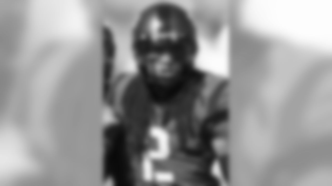 Verrett ranked in the top-three among corners at the combine in the 40-yard dash (4.38 sec), vertical jump (39.0"), three-cone drill (6.69 sec) and 20-yard shuttle (4.00 sec). His size (5'9", 189) is what's holding him back from being a surefire first-rounder. (Projected late 1st, early 2nd)